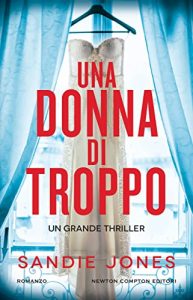 Una donna di troppo - copertina - Newton Compton